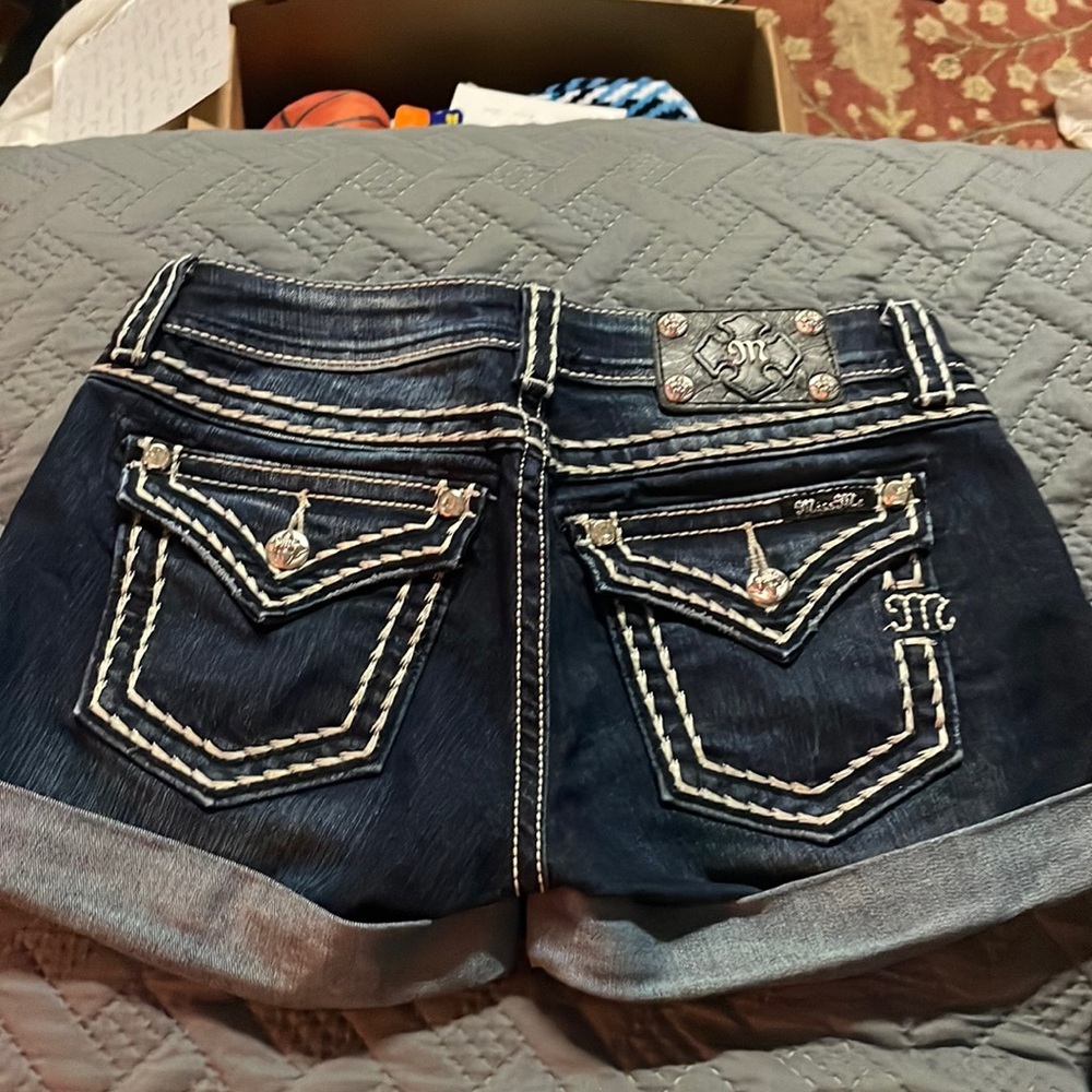 Miss Me Shorts • Size 27